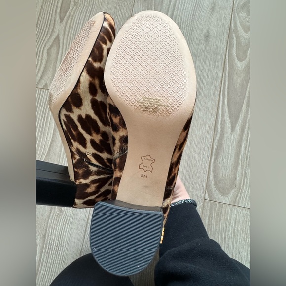NEW!! Tory Burch Brooke Leopard Print Calf Hair Booties with Block Heel - Picture 4 of 7